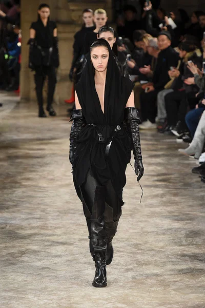 Look 44